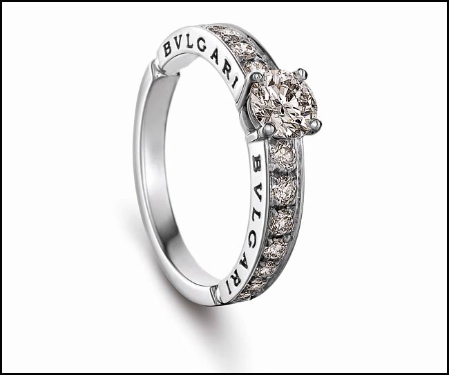 Solitaire en platine avec un diamant central brillant, Bvlgari